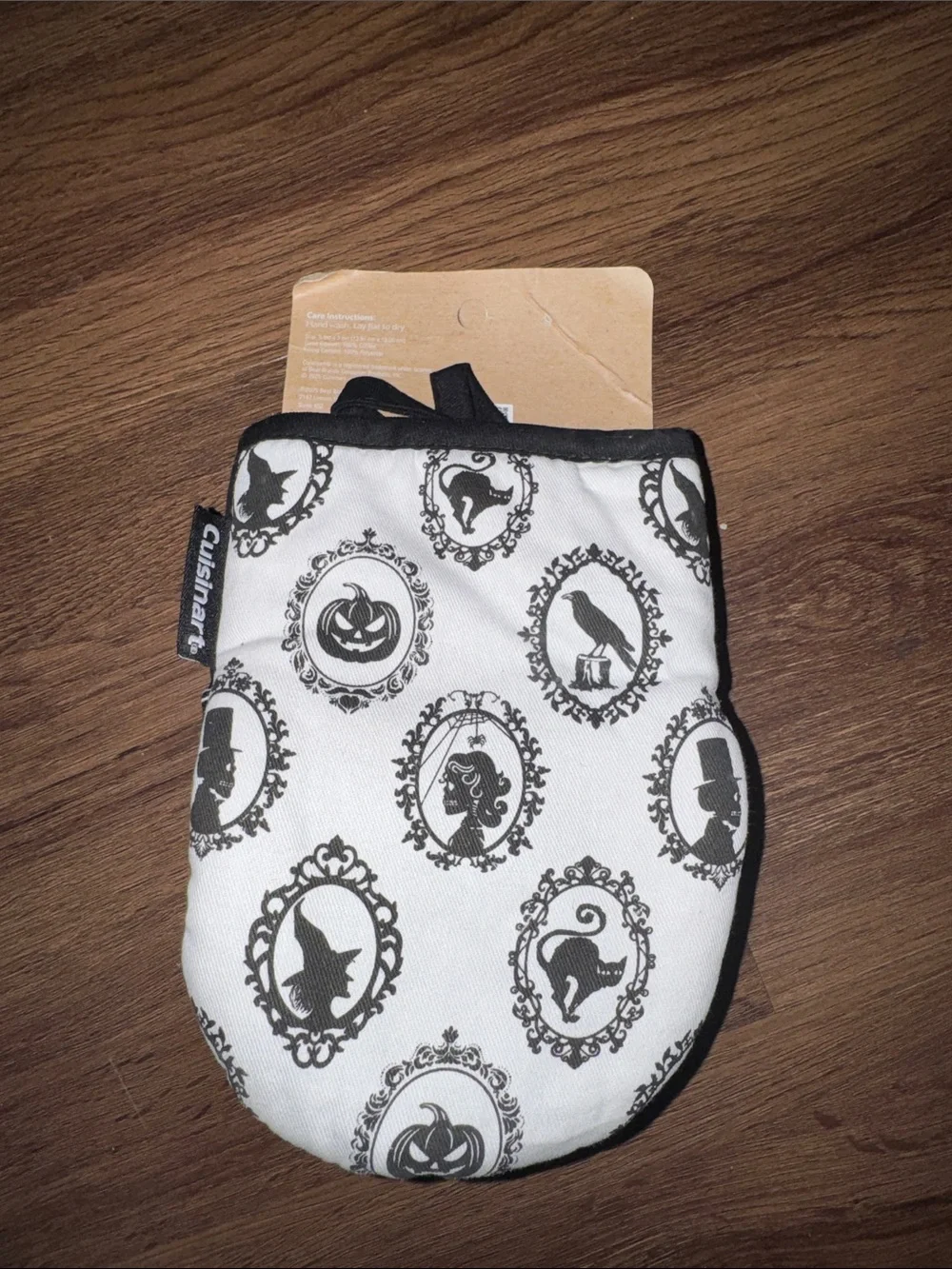 Cuisinart NWT Black and White Halloween Kids Oven Mitt